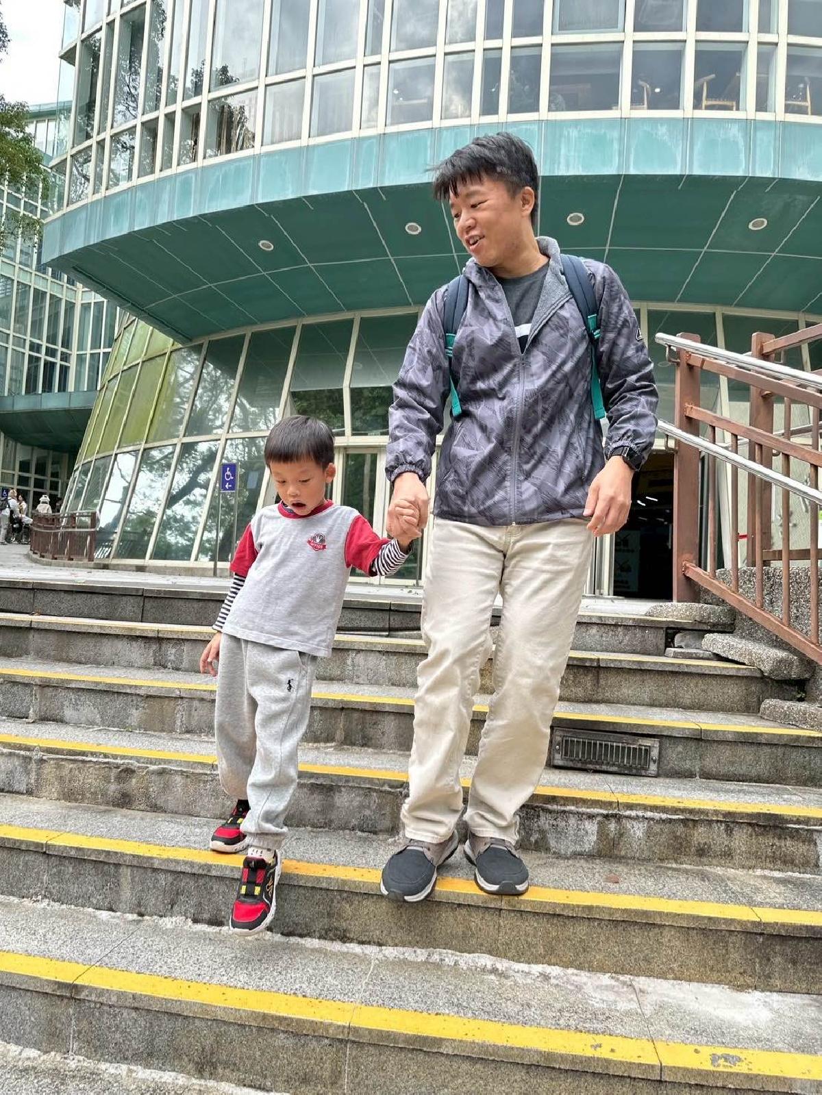 ce7efcb9-330f-4f12-b351-1886f001e614