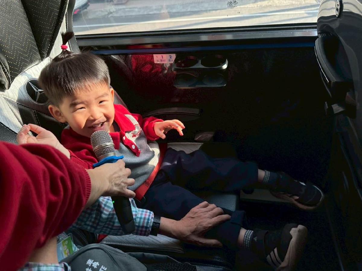 19f5e8cb-d00b-421a-bf9f-448f95d3fd3c