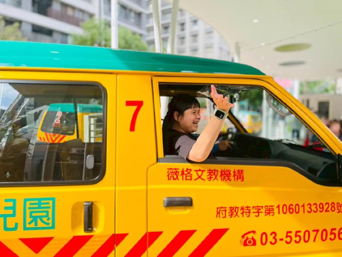 a147ba6e-fdf4-4213-8967-ca51c75e443d