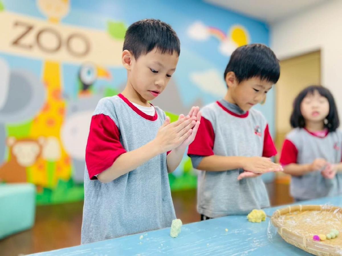 c2dbf4a9-0562-4cf6-8d0c-e0e6e013c161