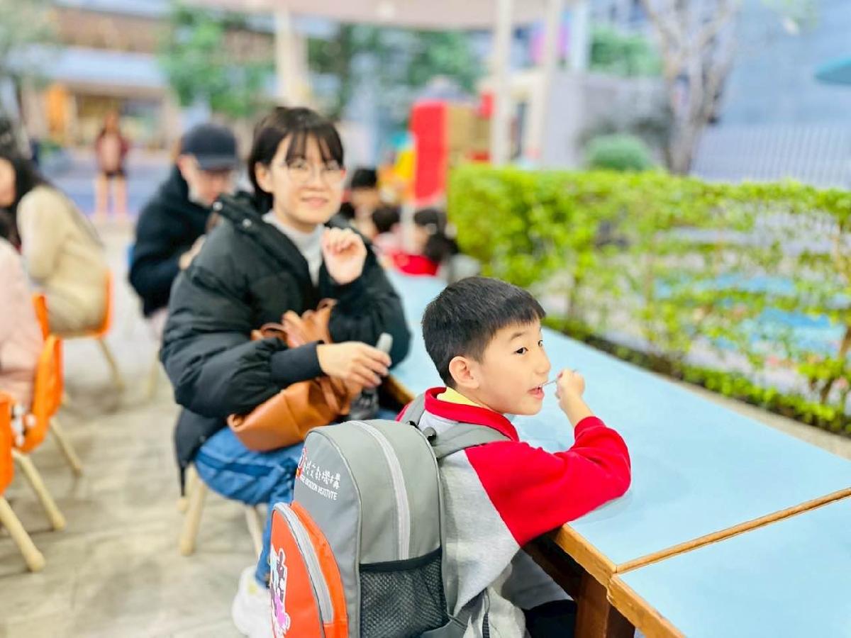 e7fa53f4-114c-4aa6-b8e8-92f4a125ecbf