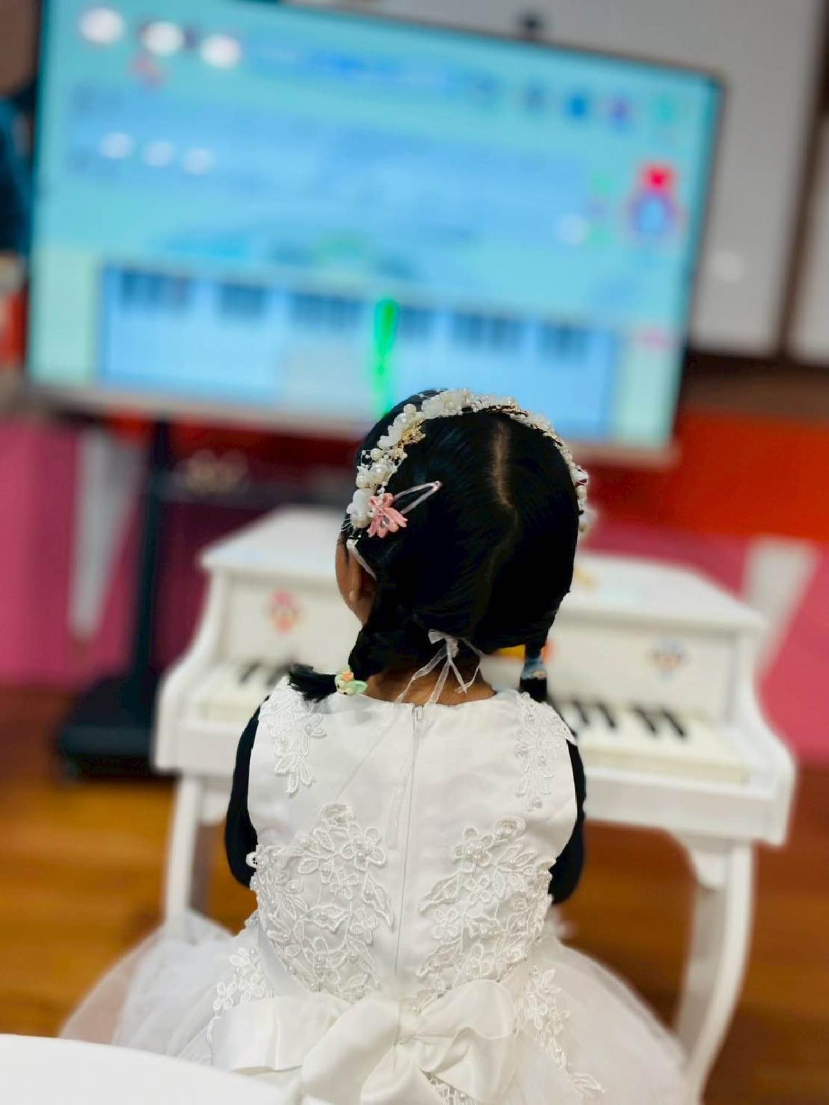 07b6cf06-d8a2-481a-b3ee-05138df87e1d