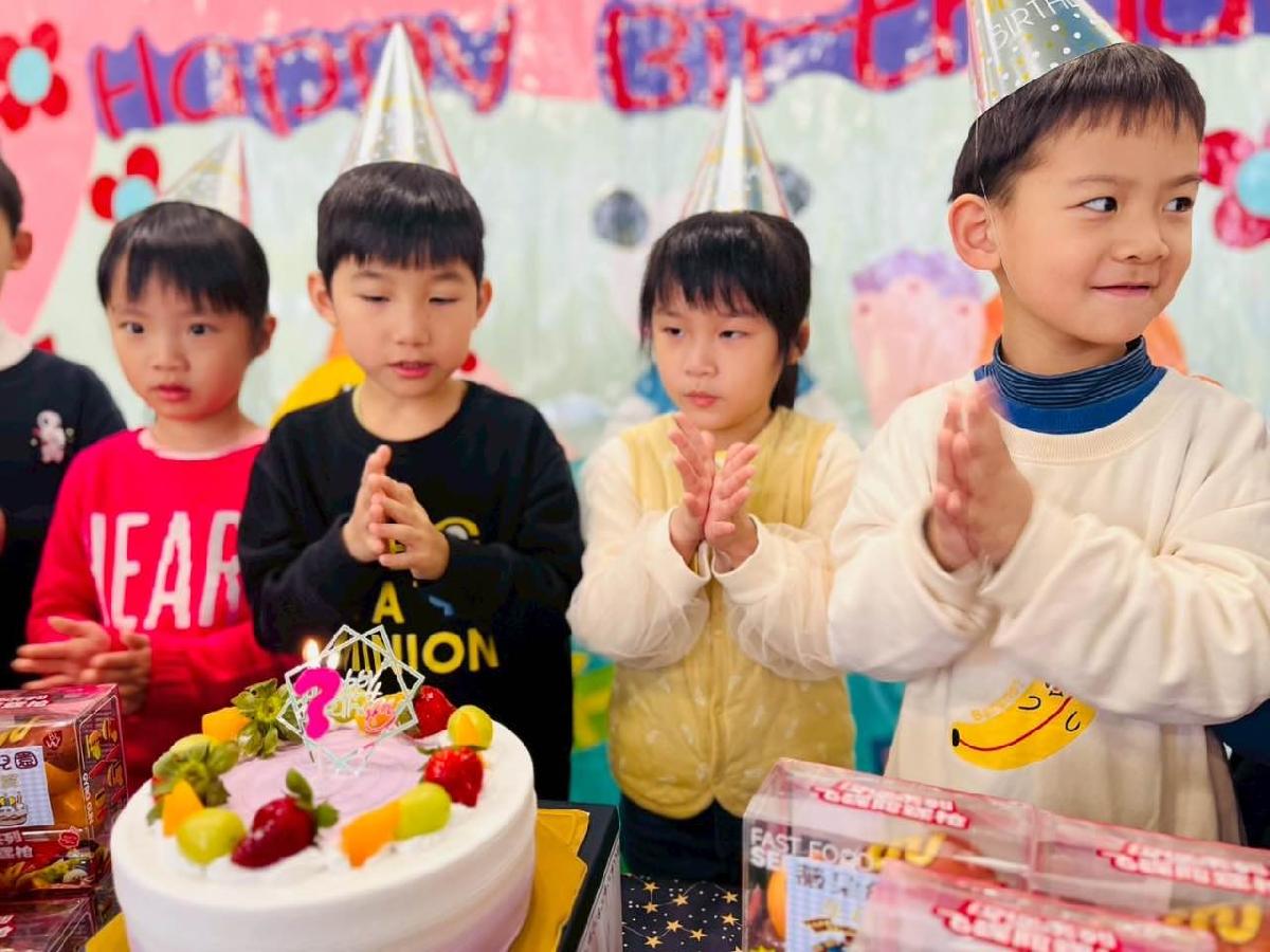 0dcab8ff-1f07-42b2-b51b-2df56c85260c