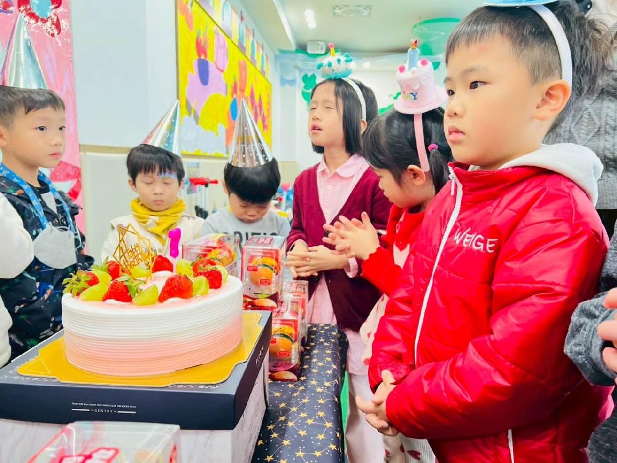 a551de8f-1ddb-4dcc-a3ce-6b6b6387a31e