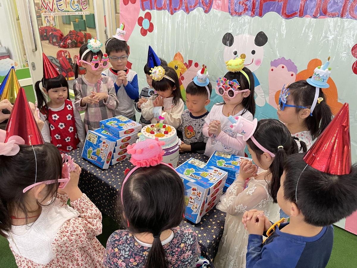 110.04.08 四月份慶生會 110.04.08 四月份慶生會